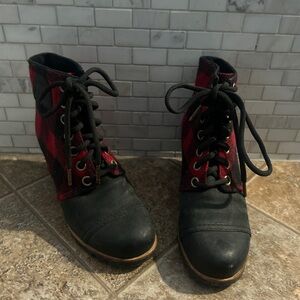Sorel Plaid Black Lace-Up Ankle Boots